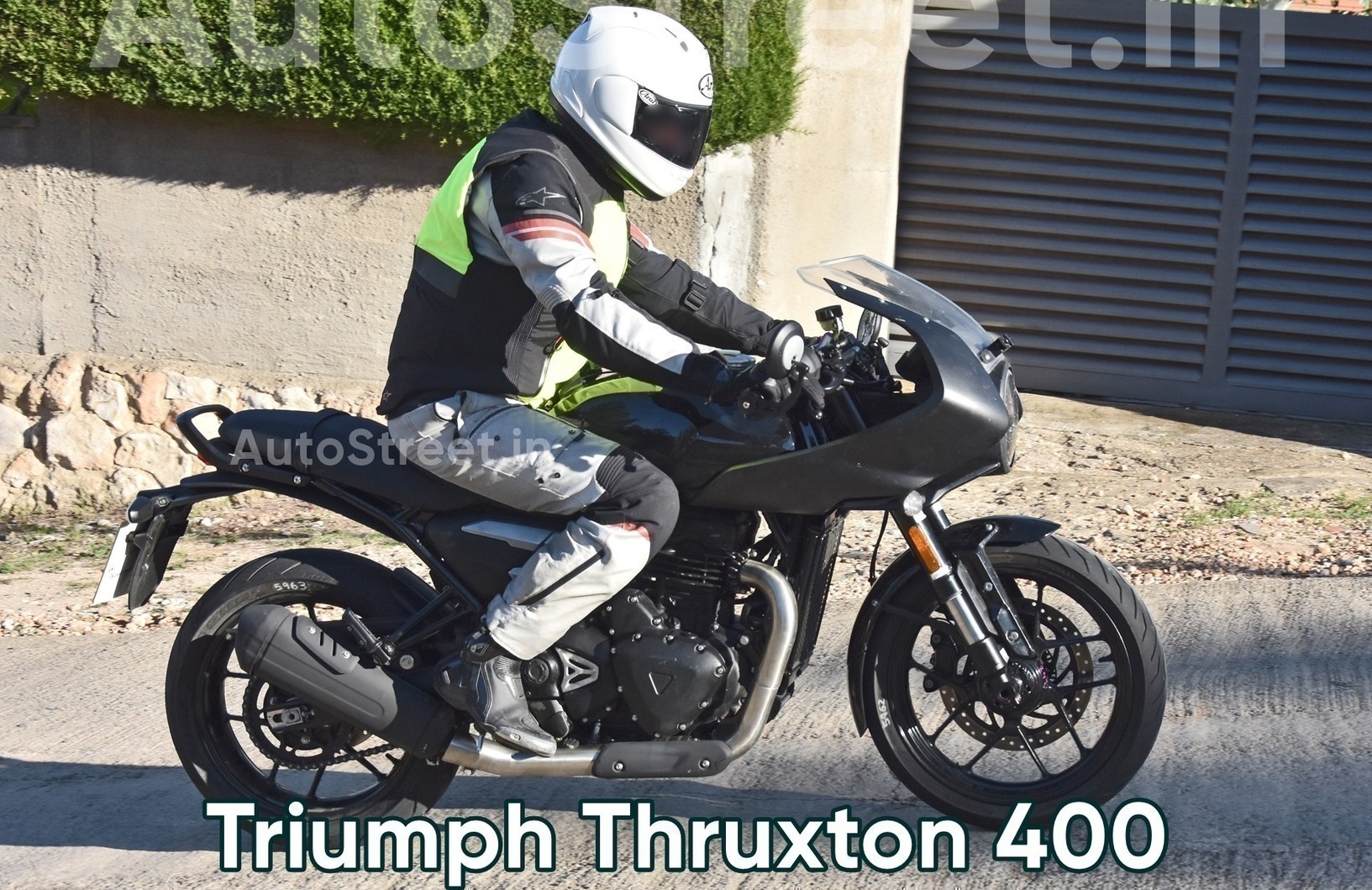 Triumph Thruxton400 spy pics 2