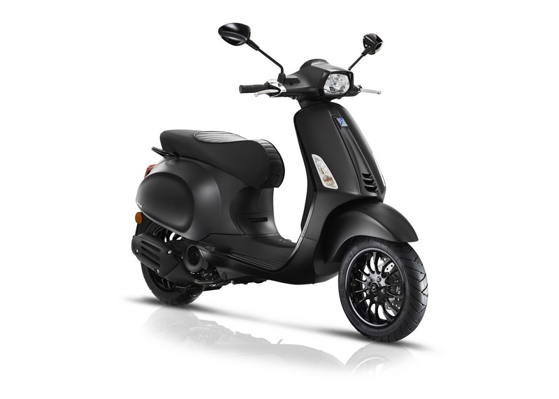 09 vespa sprint notte