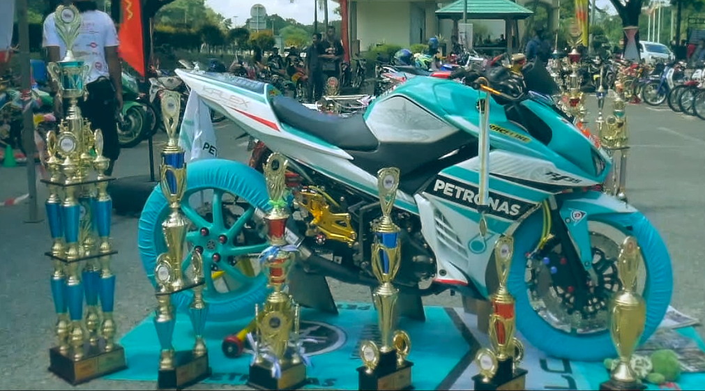 Υπέρ-παπί Yamaha-Petronas