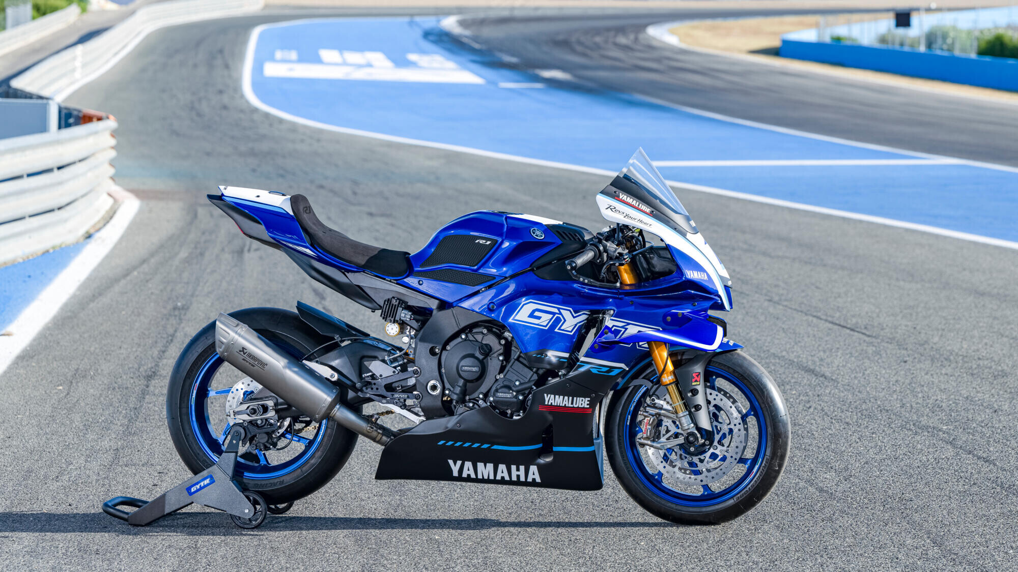2025 Yamaha YZF1000R1GYTR EU Primer Black Static 001 03