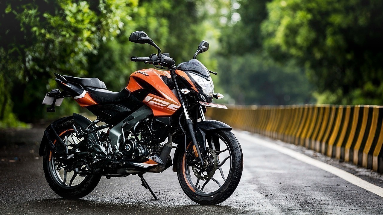 bajaj right front three quarter0