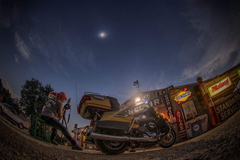 Λουκάς Χαψής – Φωτογραφίζοντας την έκλειψη ηλίου στην Route 66!