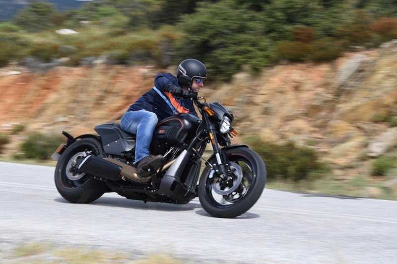Αποστολή – Οδηγούμε την Harley-Davidson FXDR 114