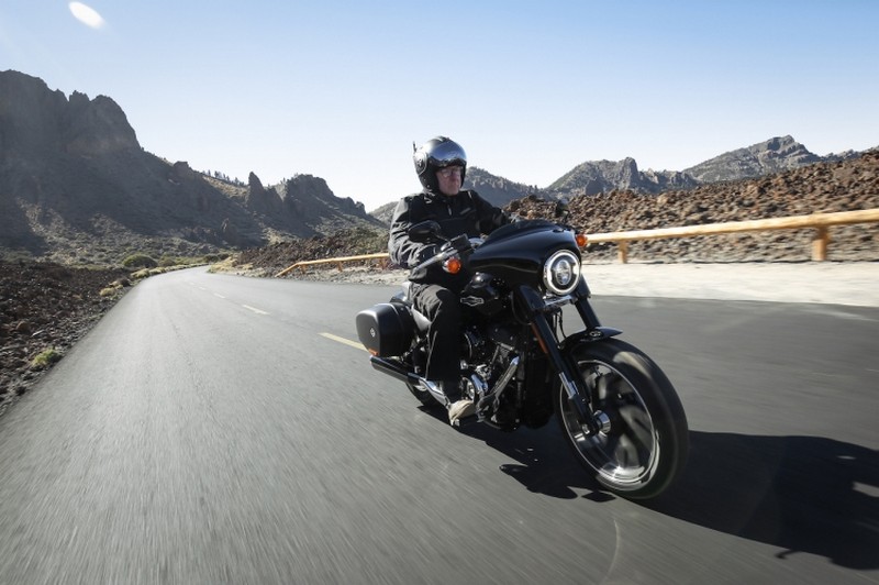Αποστολή Ισπανία: Harley-Davidson Sport Glide