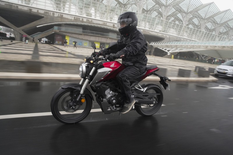 honda cb125 r test lisbon 5