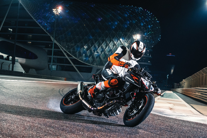 ktm action3