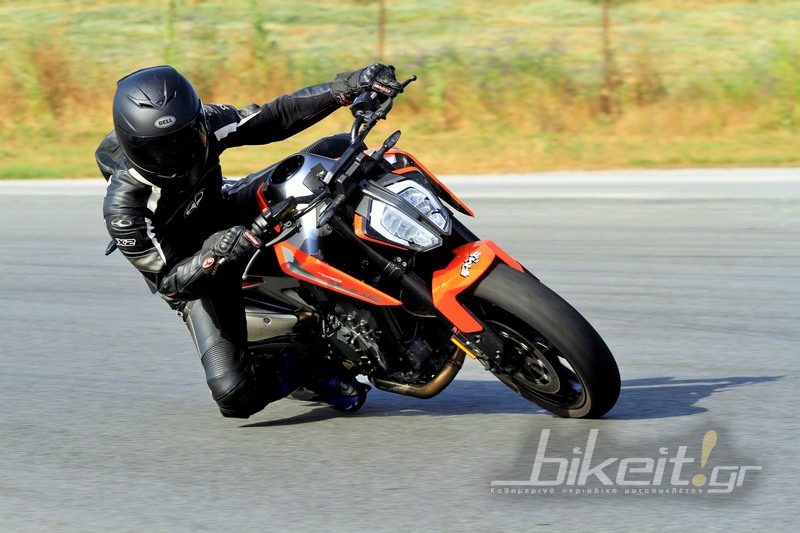 ktm 790 duke action 11