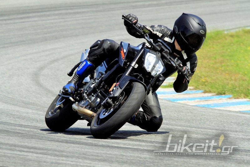 ktm 790 duke action 2