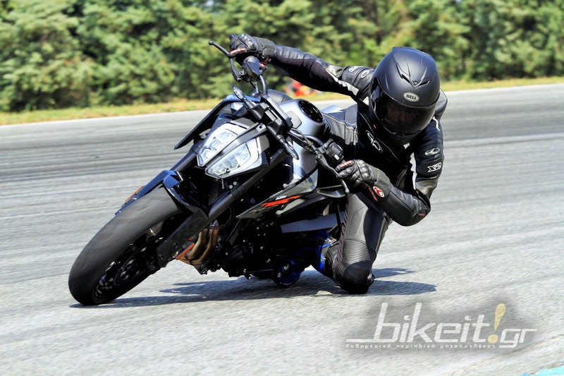 ktm 790 duke action 6