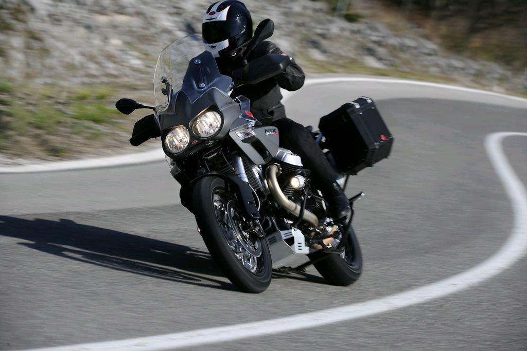 Παρουσίαση Moto Guzzi Stelvio 1200 – NTX 2011