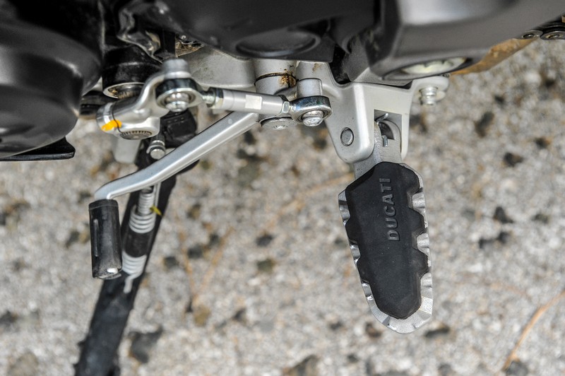 ducati multistrada 950 2018 spoked wheels test bikeit 21