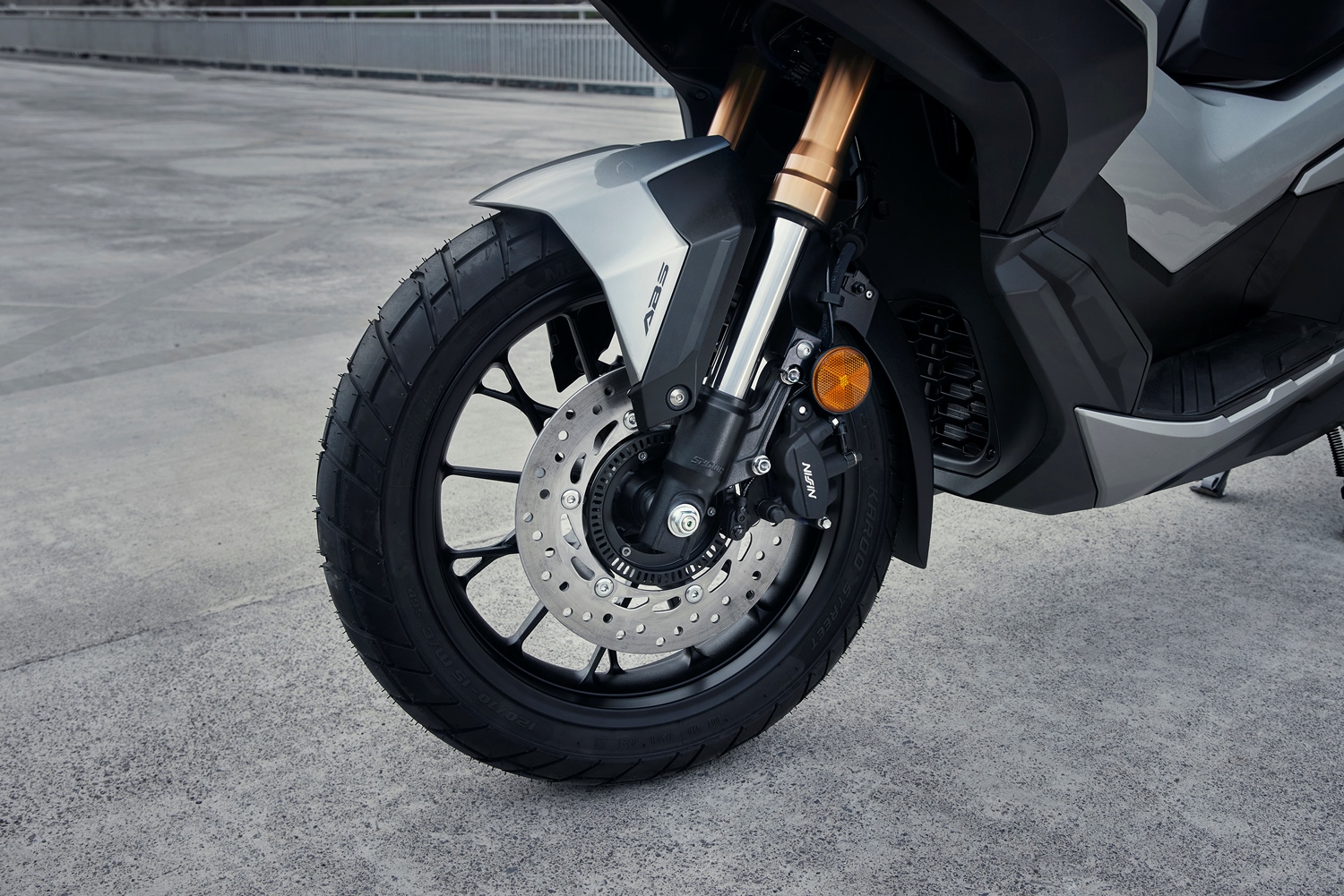 127084 63011 22YM ADV350 Location USP 0071 FrontSuspension ORIGINAL.jpg 0