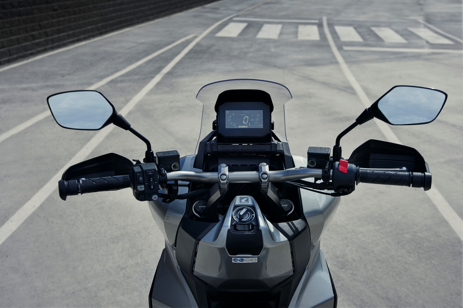 127107 63034 22YM ADV350 Location USP 0425 RiderView ORIGINAL.jpg 0