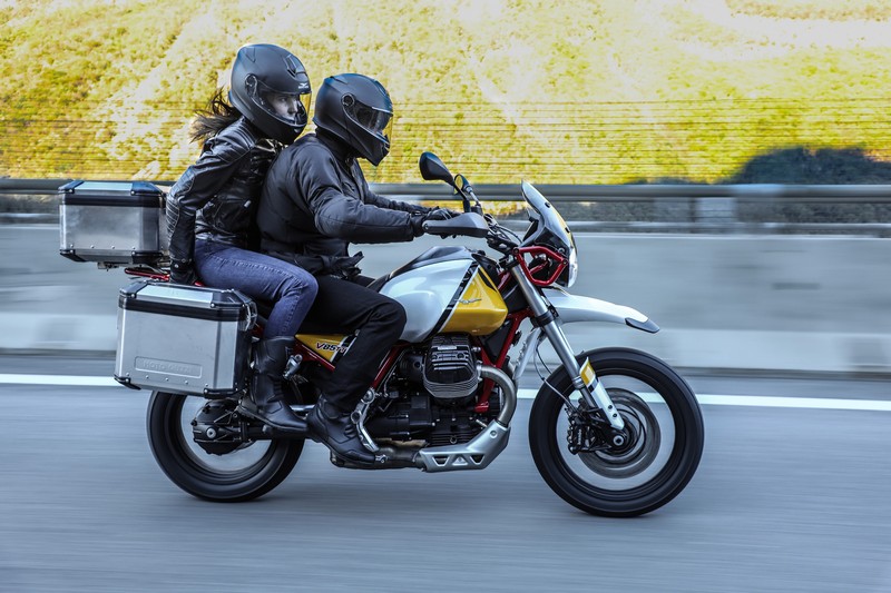 05 moto guzzi v85 tt action