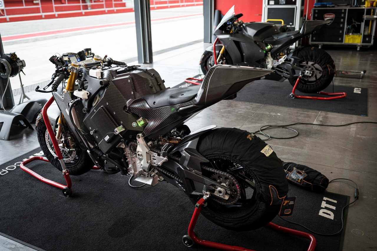 DUCATI MOTOE 40 UC407311 Mid