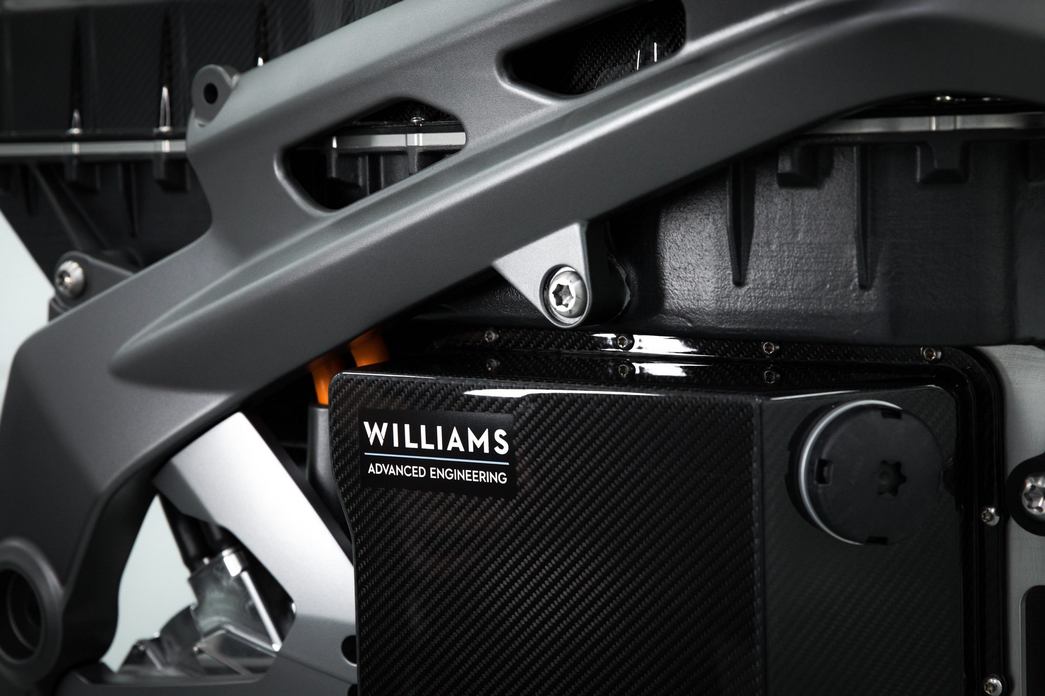 Triumph TE 1 Williams battery 00001