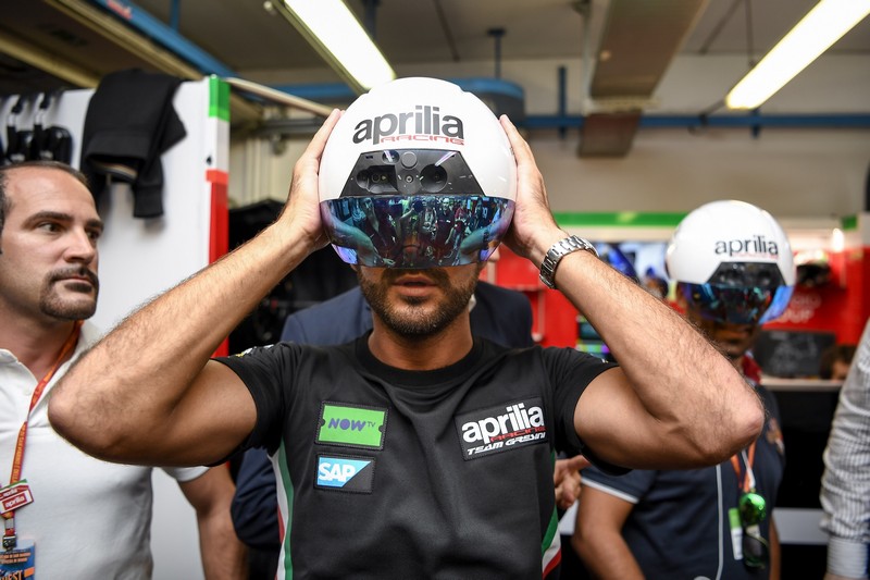 15 Aprilia AR helmet