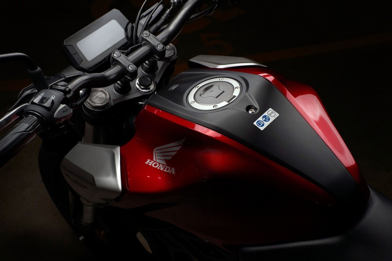 51149 Honda CB125R YM18 359