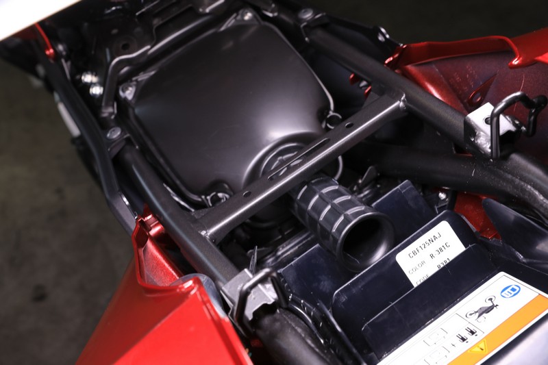 51158 Honda CB125R YM18 368