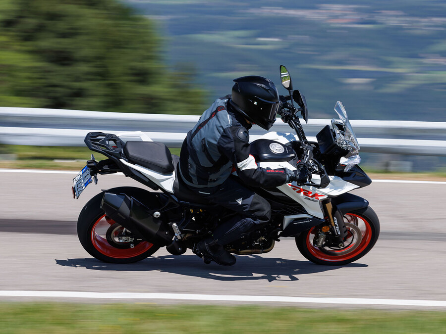 6-902-stradale-00015_7cb76c805ddb4722.jpg