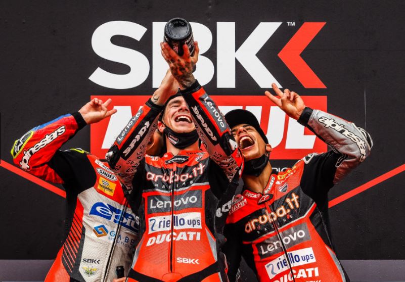 wsbk-catalunya-rea-razgatlioglu-Race1-rtw2.jpg