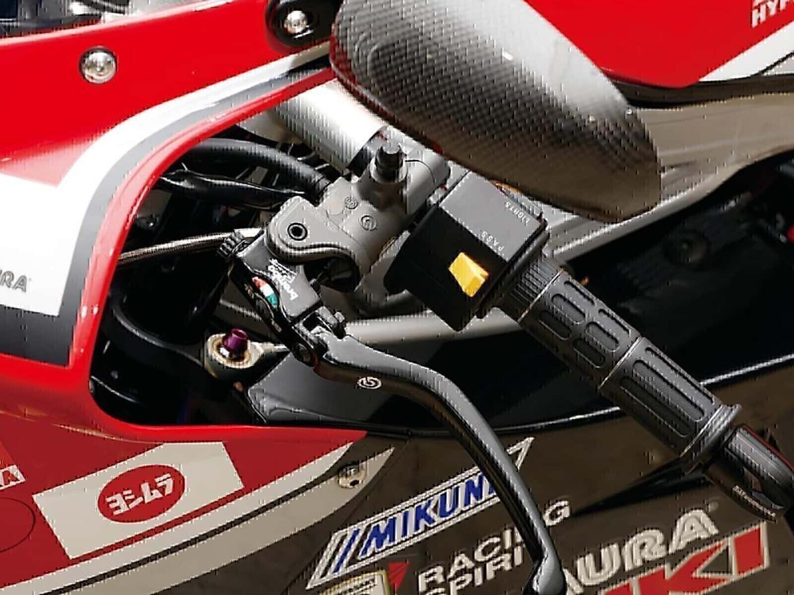 yoshimura-gsx-rs-alive2.jpg