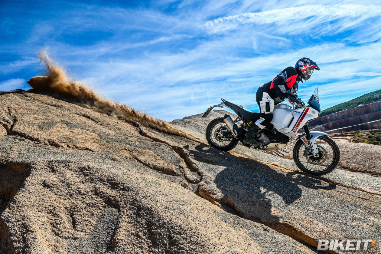 Test - Ducati DesertX 2022 - Dream wild!