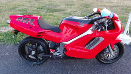 Honda NR750 με μόλις 5 χιλιόμετρα για €150000
