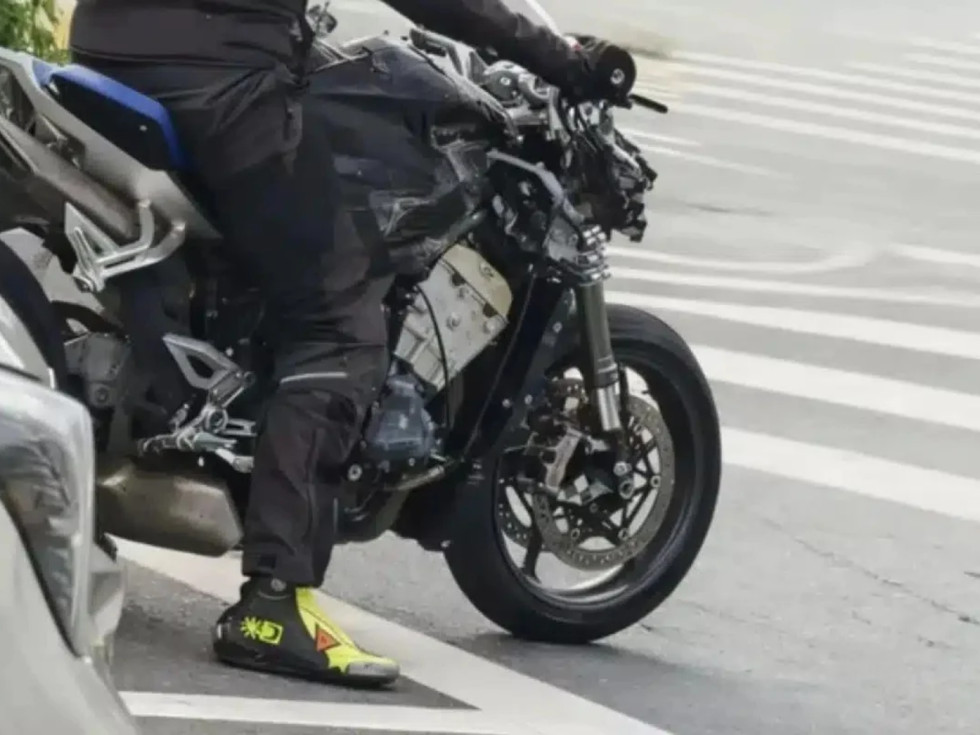 Zontes ZT903-R - Η νέα τρικύλινδρη naked σε κατασκοπευτικές εικόνες