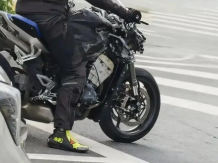 Zontes ZT903-R - Η νέα τρικύλινδρη naked σε κατασκοπευτικές εικόνες