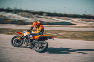 KTM 125/390 SMC R 2025 – Τιμές και διαθεσιμότητα στην Ελλάδα