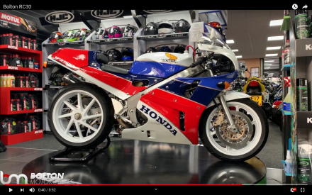 Πωλείται Honda RC30 κούτα με 6 χλμ στο κοντέρ!