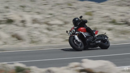 Triumph – Το επίσημο, αναλυτικό video για την Rocket 3 R - Τα 2.458 κ.εκ., τα 22,5 kg-m ροπής και άλλα πολλά…