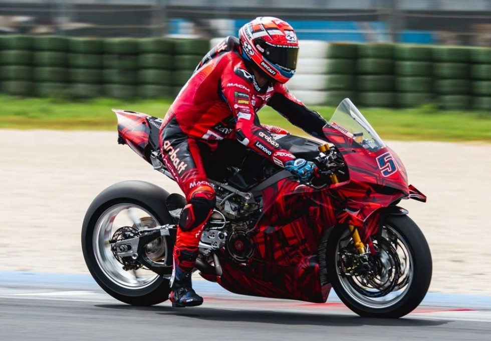 Ducati Panigale V4R 2026 – Δοκιμάζεται ήδη στην πίστα