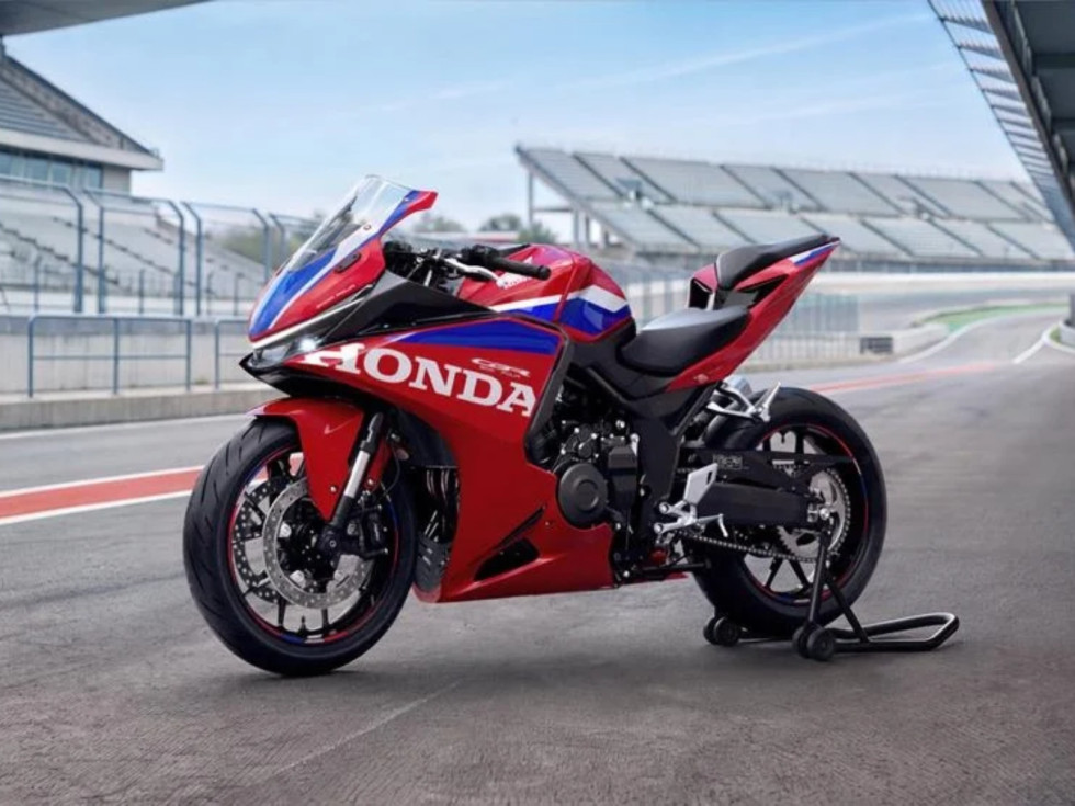Honda CBR500R Four 2027 - Νέα τετρακύλινδρη sport E-Clutch στον βασικό εξοπλισμό