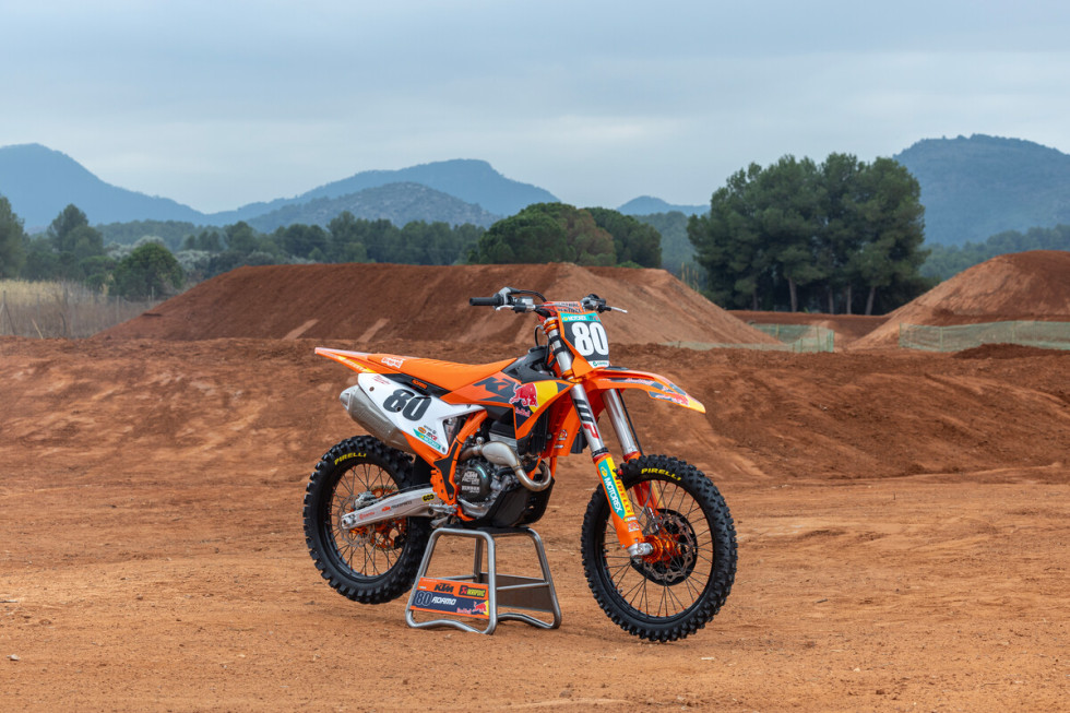KTM 250 SX-F Adamo Edition 2025 – Τιμώντας έναν πρωταθλητή
