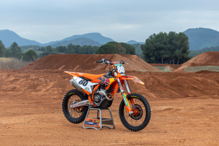 KTM 250 SX-F Adamo Edition 2025 – Τιμώντας έναν πρωταθλητή