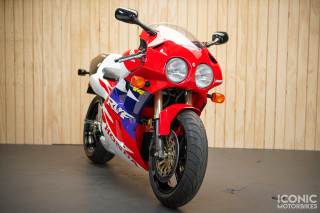 Σε δημοπρασία μία από τις σπάνιες Honda RC45 που πάει για 80.000+ δολάρια!