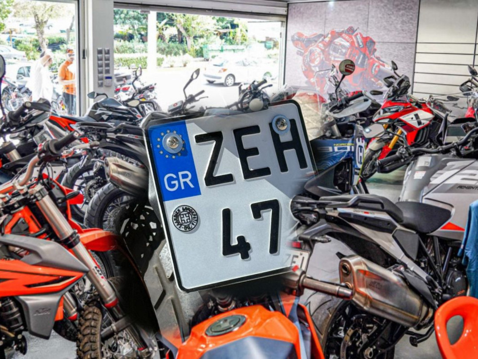 «Μπλόκο» στις ταξινομήσεις μοτοσυκλετών – Τελειώνουν οι πινακίδες κυκλοφορίας