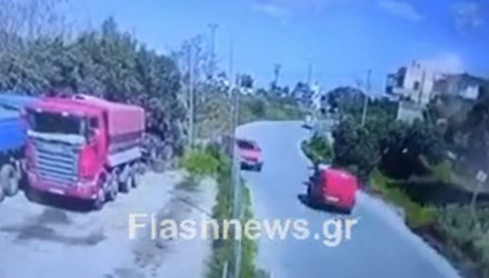 Χανιά: Στον εισαγγελέα οδηγός που χτύπησε και εγκατέλειψε διανομέα (video) - Τον σταμάτησαν πολίτες!