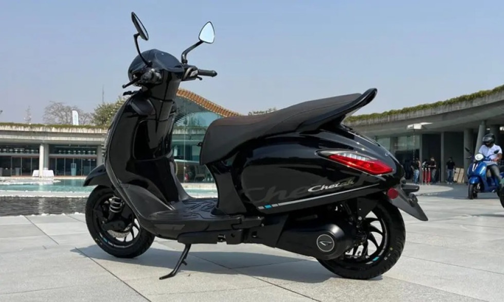 Bajaj – Έλυσε το πρόβλημα με τις σπάνιες γαίες, επαναφέρει την παραγωγή ηλεκτρικών