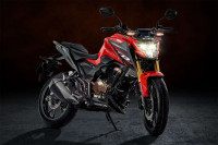Honda CB300F 2023 - 300άρι με τιμή κάτω από 2.000 ευρώ, γίνεται;