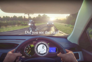 Στην Βρετανία οι υποψήφιοι οδηγοί αυτοκινήτων παρακολουθούν video για την δυσκολία εντοπισμού των μοτοσυκλετών