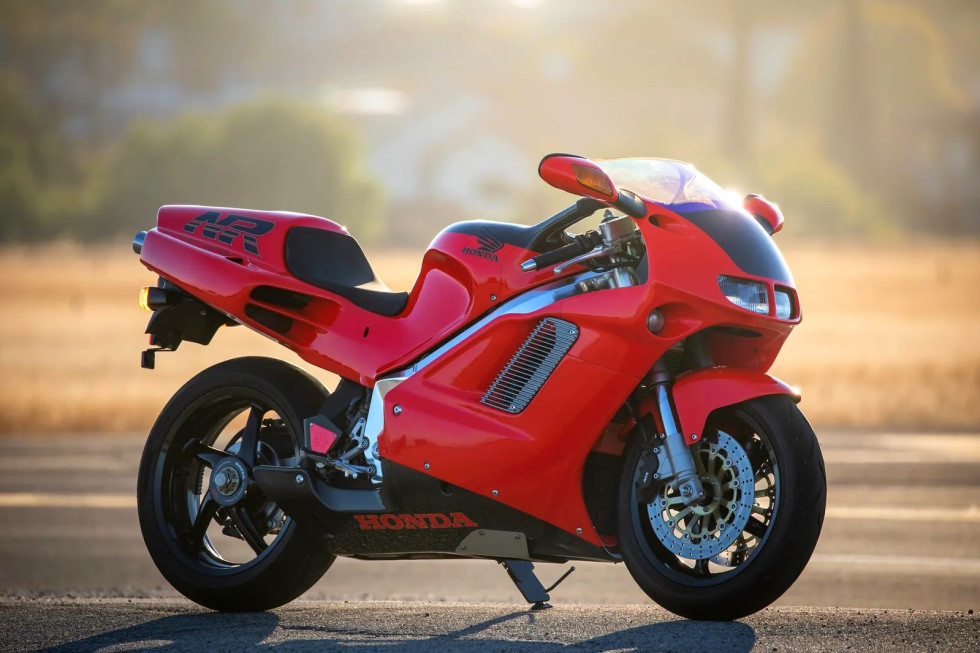 Honda NR - Σπάνια εμφάνιση σε δημοπρασία