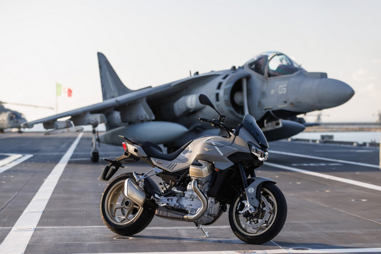 Moto Guzzi V100 Mandello Aviazione Navale – Συλλεκτικός φόρος τιμής