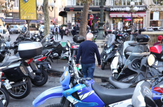 Το Παρίσι ετοιμάζεται να καταργήσει το δωρεάν παρκάρισμα για δίκυκλα