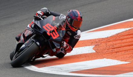 MotoGP, δοκιμές Valencia – Ο Marc Marquez δείχνει τα δόντια του