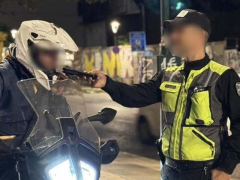 22 συλλήψεις οδηγών στην Αττική - Εκτεταμένοι έλεγχοι αλκοτέστ και χιλιάδες παραβάσεις