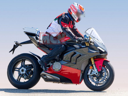Ducati Panigale V4 Superleggera spy pics