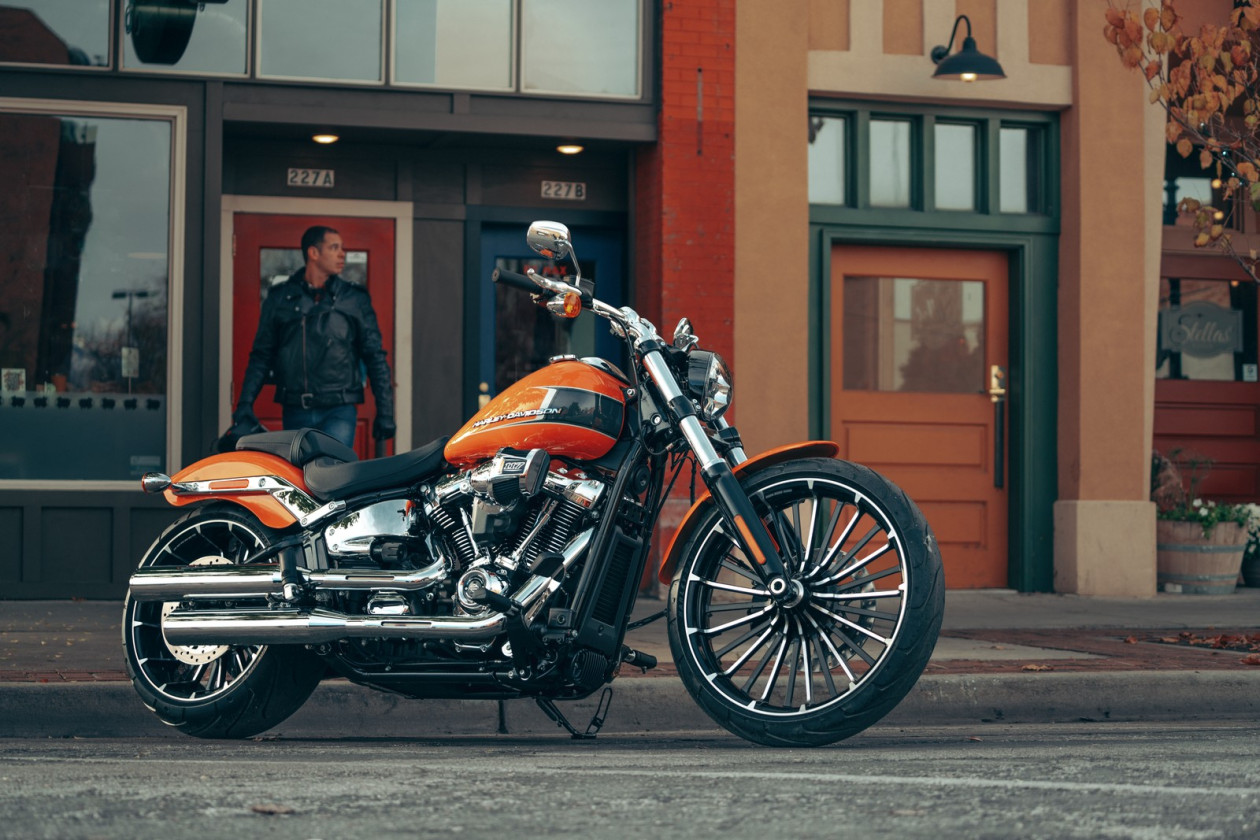 Harley-Davidson FXBR Breakout 2023